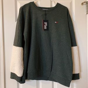 NWT Tommy Hilfiger Sweater